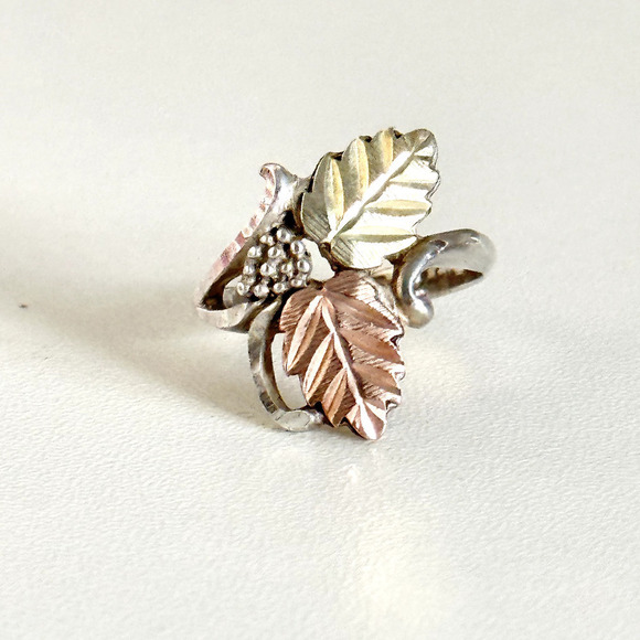 Vintage Black Hills 925 Sterling Silver & 12K Solid Gold Leaves Ring Size 6.75 - Picture 5 of 12